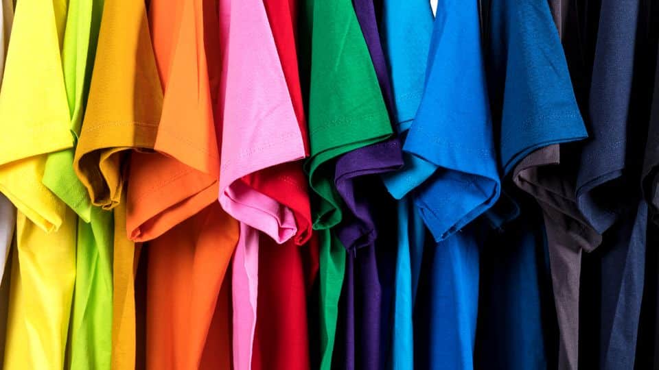 הבדים הטובים ביותר ללבוש להרגשה אוורירית וקרירה